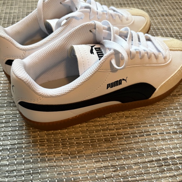 Puma Women’s 9.5 - Picture 5 of 9